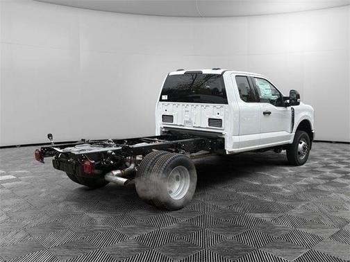 Oxford White 2026 Ford F-350 XLT