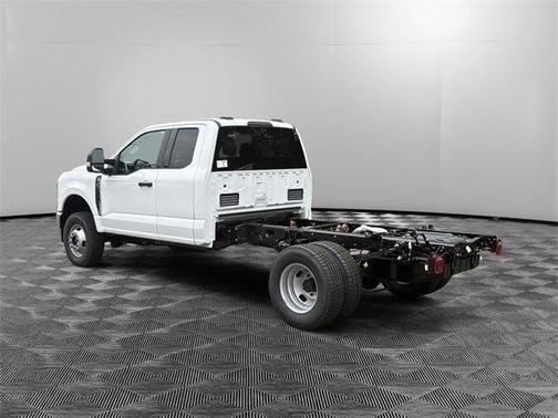 Oxford White 2026 Ford F-350 XLT