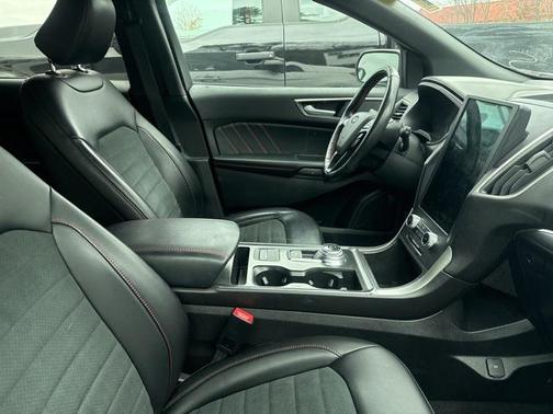 2022 Ford Edge ST Line