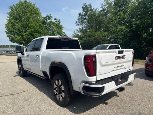Summit White 2025 GMC Sierra 2500 Denali