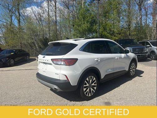 Star White Metallic Tri-Coat 2022 Ford Escape Titanium