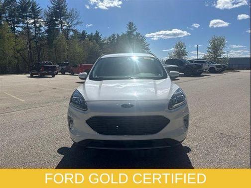 Star White Metallic Tri-Coat 2022 Ford Escape Titanium