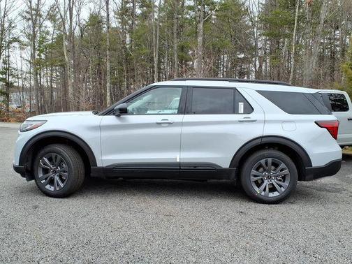 Space White Metallic 2026 Ford Explorer Active w/200A Pkg