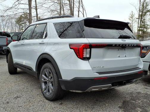 Space White Metallic 2026 Ford Explorer Active w/200A Pkg