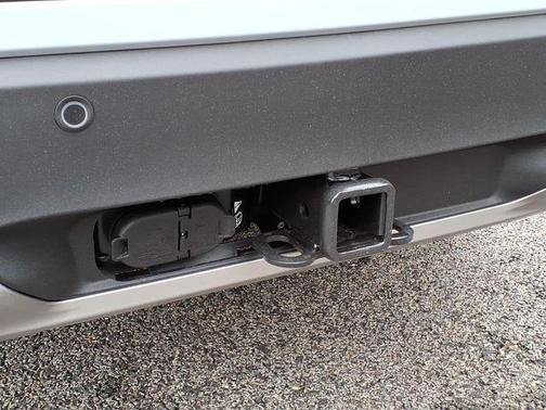 Space White Metallic 2026 Ford Explorer Active w/200A Pkg