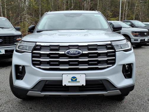 Space White Metallic 2026 Ford Explorer Active w/200A Pkg