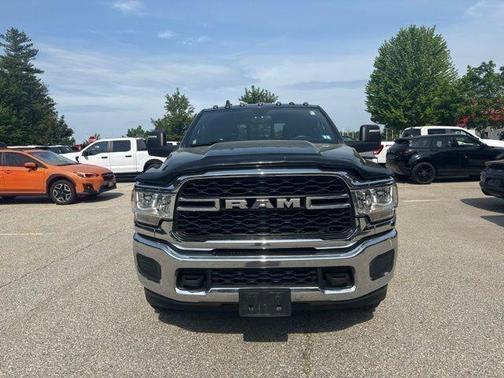 Diamond Black Crystal Pearlcoat 2024 RAM 2500 Tradesman Crew Cab 4x4 6'4' Box