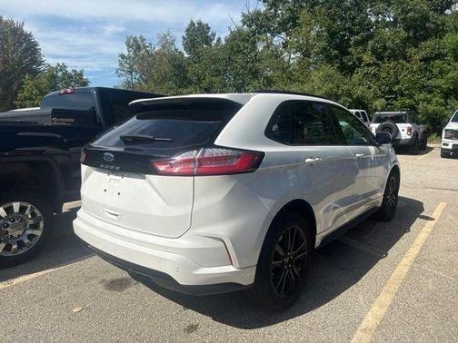 Star White Metallic Tri-Coat 2024 Ford Edge ST Line
