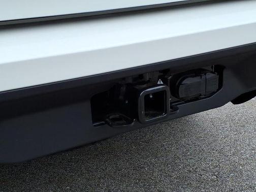 Star White Metallic Tri-Coat 2026 Ford Expedition Active
