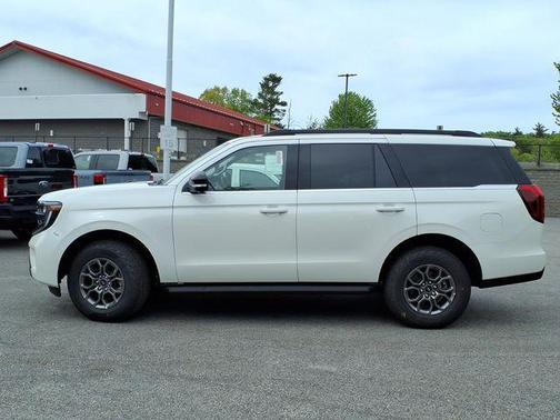 Star White Metallic Tri-Coat 2026 Ford Expedition Active