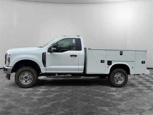 Oxford White 2025 Ford F-250 XL