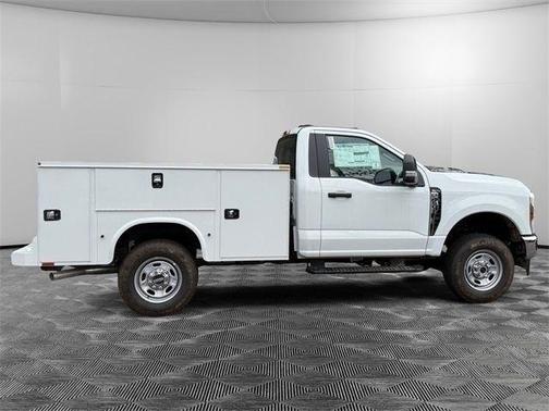 Oxford White 2025 Ford F-250 XL