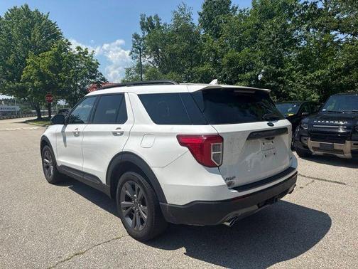 Star White Metallic Tri-Coat 2023 Ford Explorer XLT
