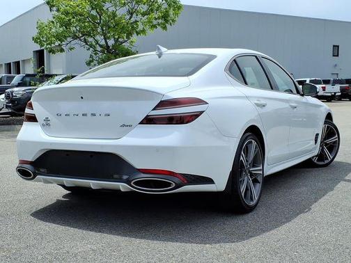 Uyuni White 2025 Genesis G70 2.5T AWD