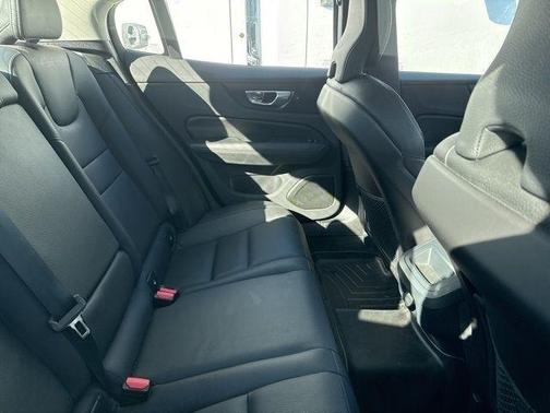 2024 Volvo S60 B5 Plus Dark Theme