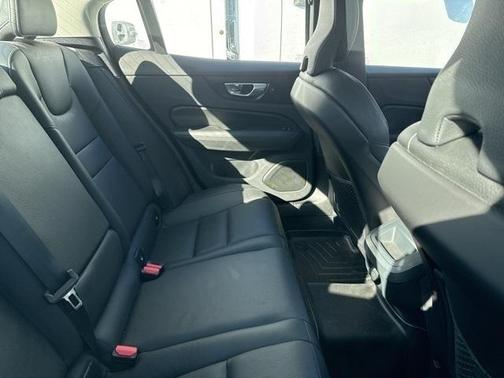 2024 Volvo S60 B5 Plus Dark Theme