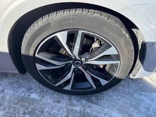 2024 Volvo S60 B5 Plus Dark Theme