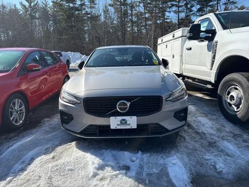 2024 Volvo S60 B5 Plus Dark Theme