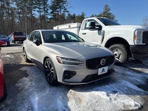 2024 Volvo S60 B5 Plus Dark Theme