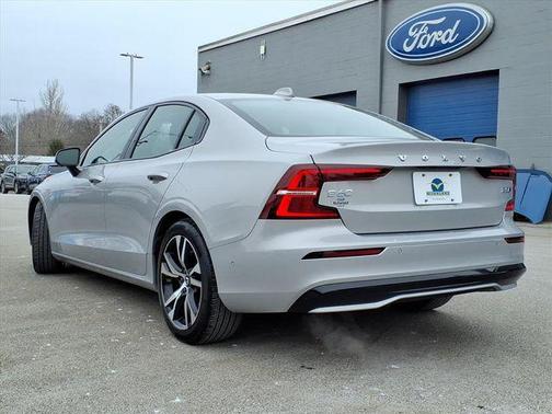 2024 Volvo S60 B5 Plus Dark Theme