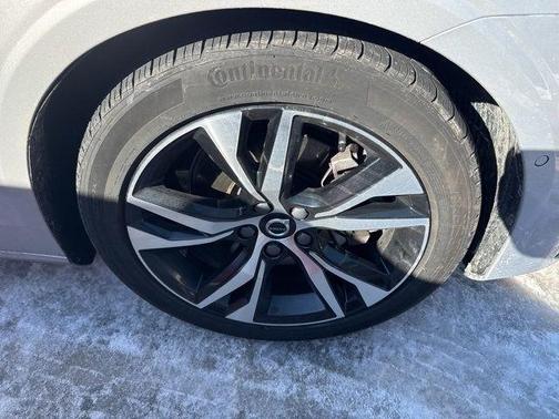 2024 Volvo S60 B5 Plus Dark Theme