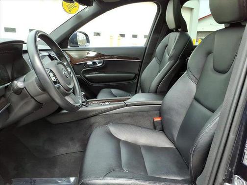 2019 Volvo XC90 T5 Momentum