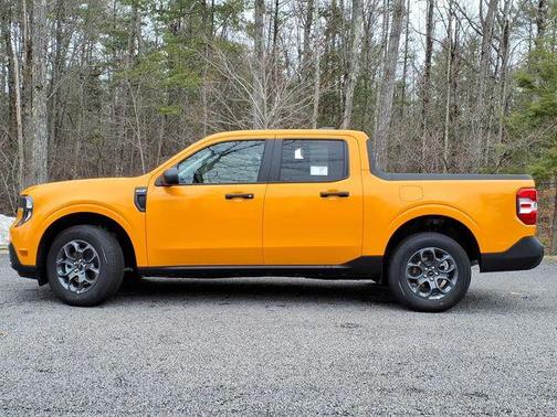 Orange Fury Metallic Tri-Coat 2026 Ford Maverick XLT