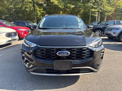 Black Metallic 2025 Ford Escape ST-Line Select