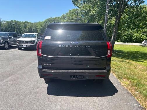 Black Metallic 2026 Ford Expedition Active 4x2