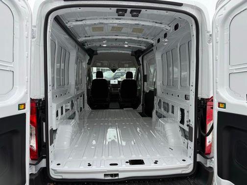 2026 Ford Transit-250 148 WB Medium Roof Cargo