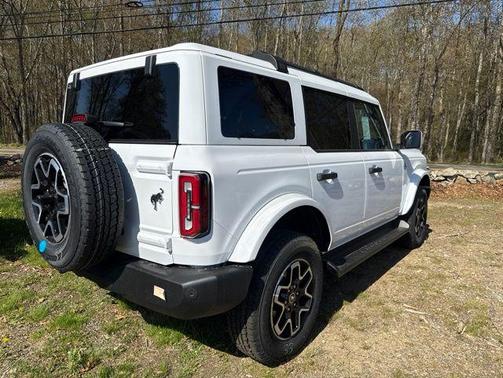Oxford White 2026 Ford Bronco Outer Banks