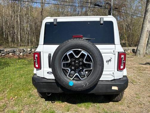 Oxford White 2026 Ford Bronco Outer Banks