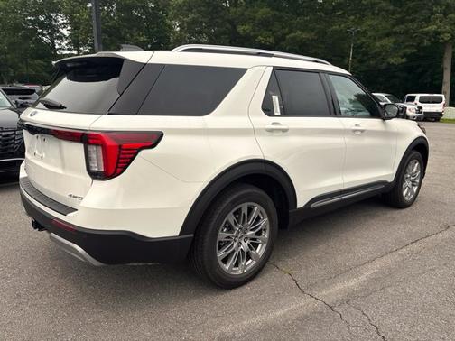 White Metallic 2026 Ford Explorer Platinum 4WD