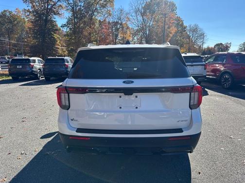 White Metallic 2025 Ford Explorer ST-Line 4WD