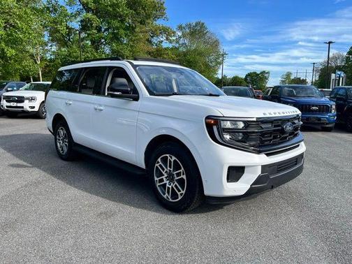 Oxford White 2025 Ford Expedition Active