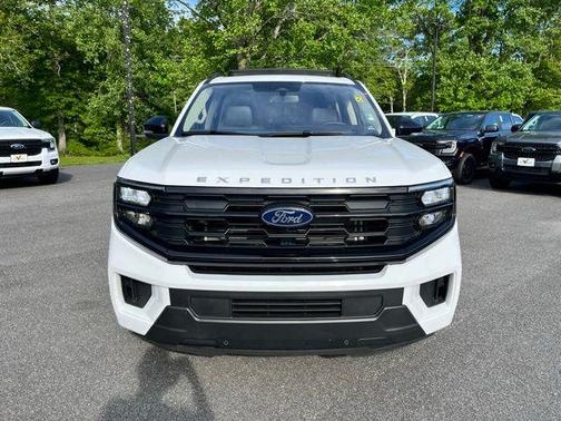 Oxford White 2025 Ford Expedition Active