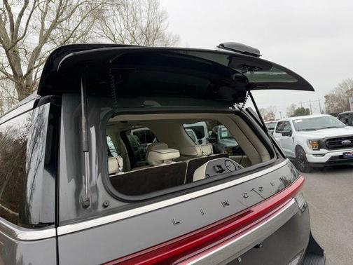 2022 Lincoln Navigator Black Label