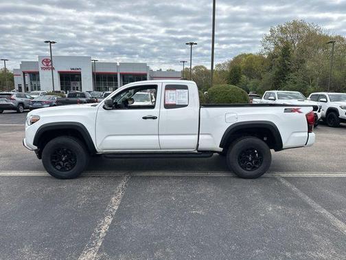 2022 Toyota Tacoma SR