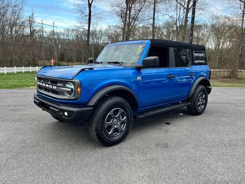 Velocity Blue Metallic 2023 Ford Bronco Base