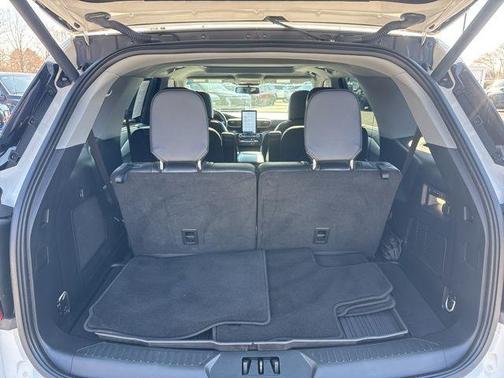 White Metallic 2023 Ford Explorer Limited