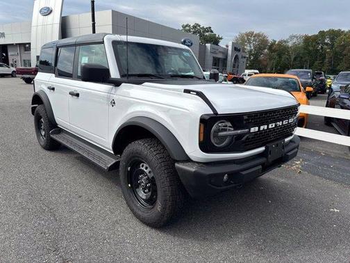 Oxford White 2026 Ford Bronco Outer Banks