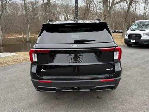 Black Metallic 2026 Ford Explorer ST-Line