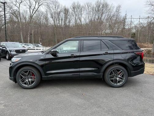 Black Metallic 2026 Ford Explorer ST-Line