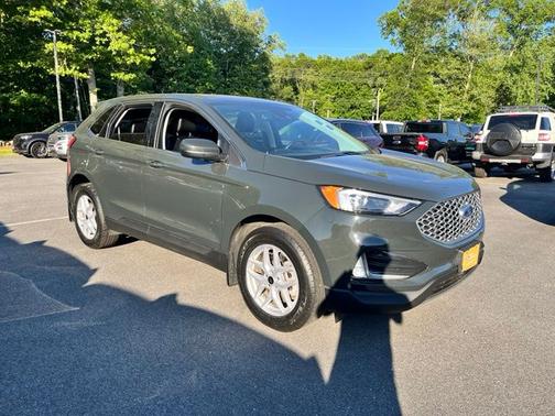 Green Metallic 2024 Ford Edge SEL