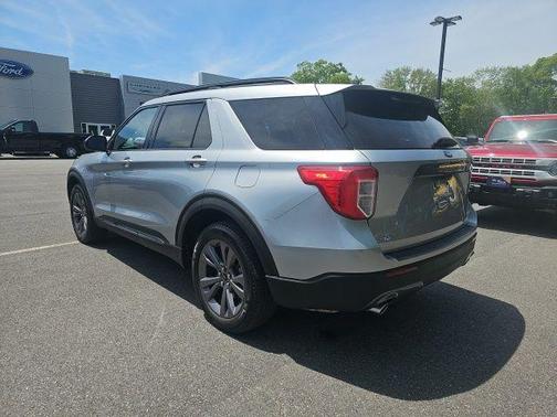 Silver Metallic 2022 Ford Explorer XLT