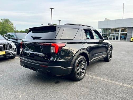 Black Metallic 2025 Ford Explorer ST-Line