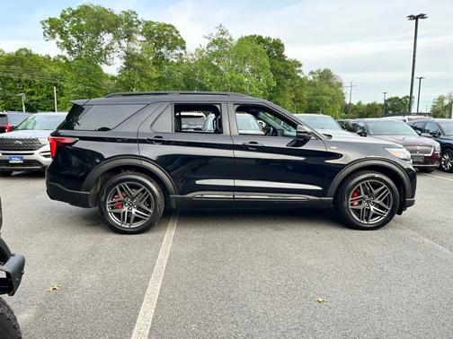 Black Metallic 2025 Ford Explorer ST-Line 4WD