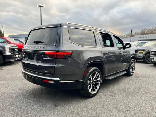 Metallic 2022 Jeep Wagoneer Series II