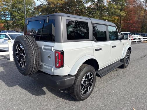 Avalanche 2026 Ford Bronco Base