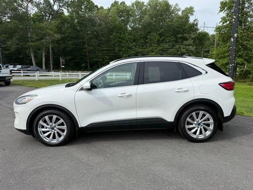 2022 Ford Escape Titanium Hybrid